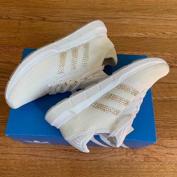 Swarovski Adidas Swift Run women’s Shoes - Picture 2 of 5